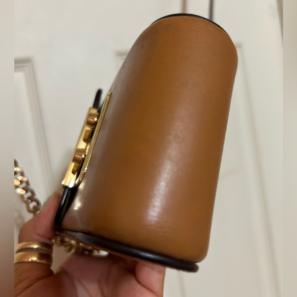 Michael Kors Camera Scout Collection Iphone
Leather Crossbody Bag - Picture 5 of 12